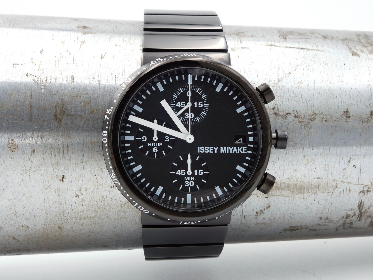 Horloge met zwarte band en rode rand