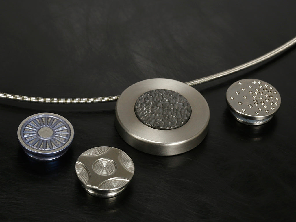 Wissel set met verschilende wissel delen en zwarte achtergrond