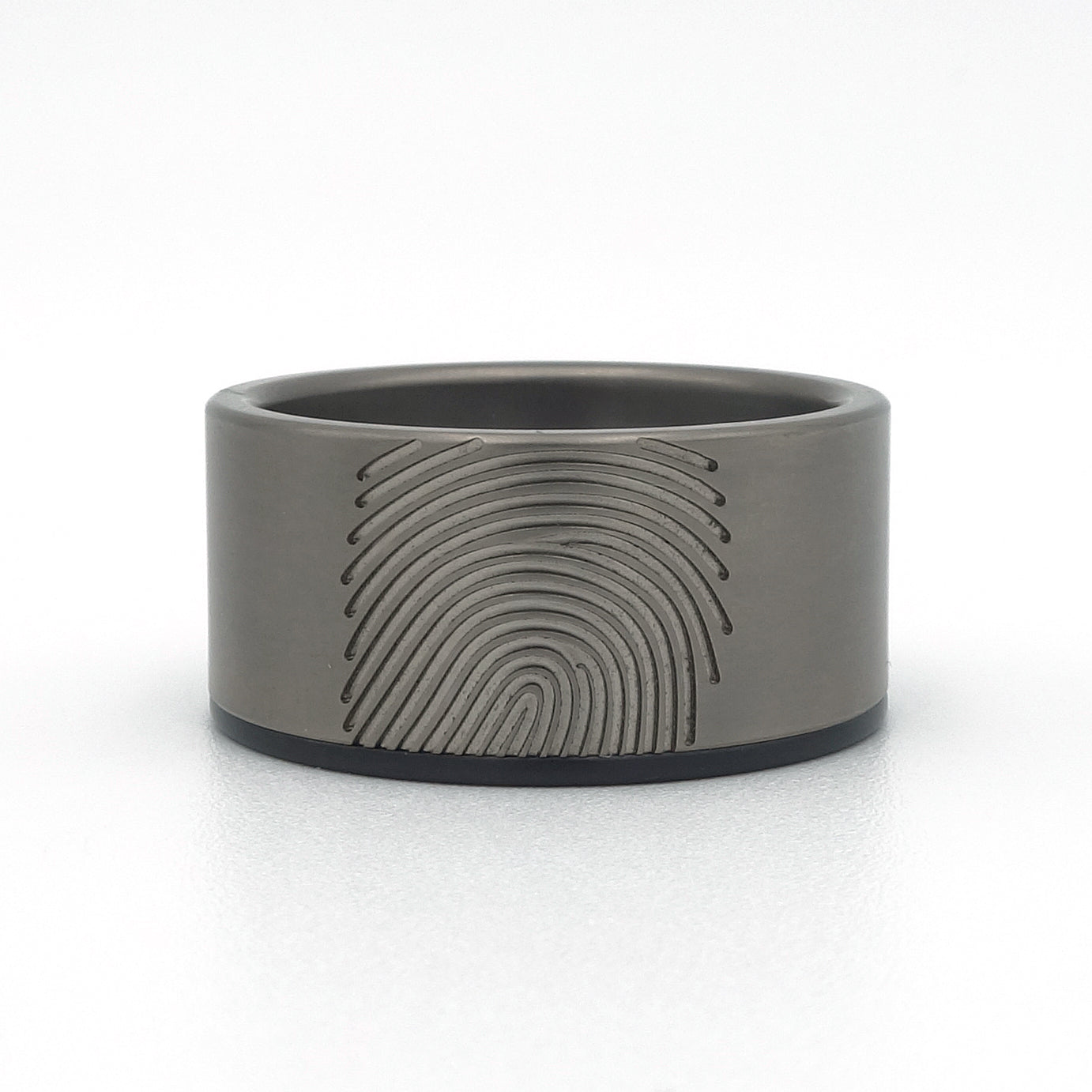 Vingerafdruk B&W | Titanium & Zirkonium