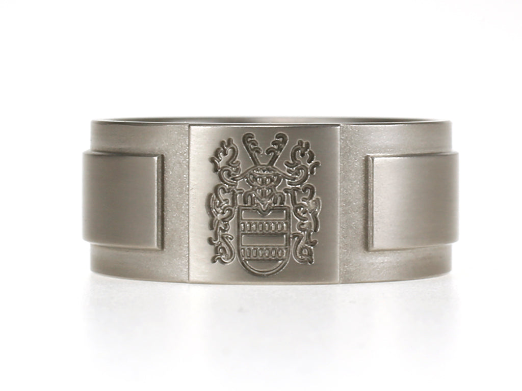 Ring met familiewapen | In titanium of staal