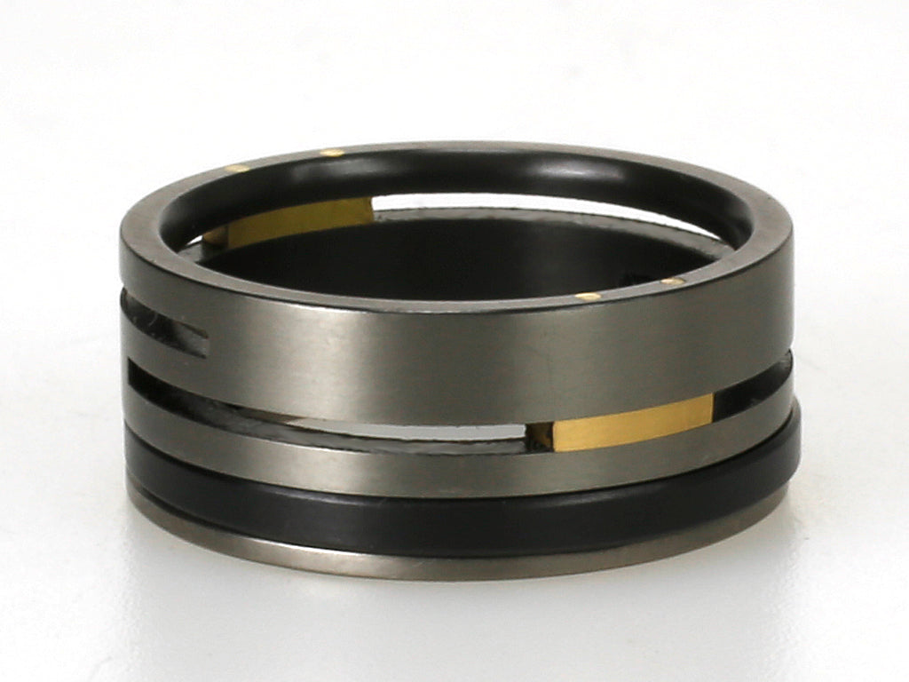 Stoere Split-Level ringenset van zirkonium, geelgoud en edelstaal – gelaagd ontwerp met krachtig materiaalcontrast.