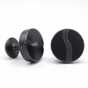 Zwarte zirkonium manchetknopen met golvende lijn en ronde vorm, passend bij Nauta ring