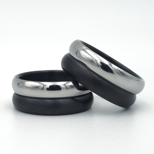 Bollow ring van 8 mm breed, met zwart zirkonium basis en bolle glanzende edelstalen buitenring.