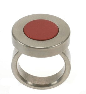 Titanium wisselring met rood wisselhartje, hartjes eenvoudig te wisselen.