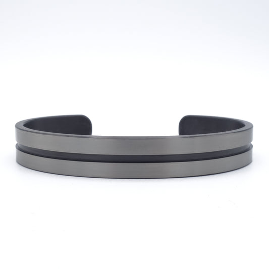 BLS armband van geoxideerd zirkonium – strakke, moderne armband met diepe groef en minimalistisch profiel.