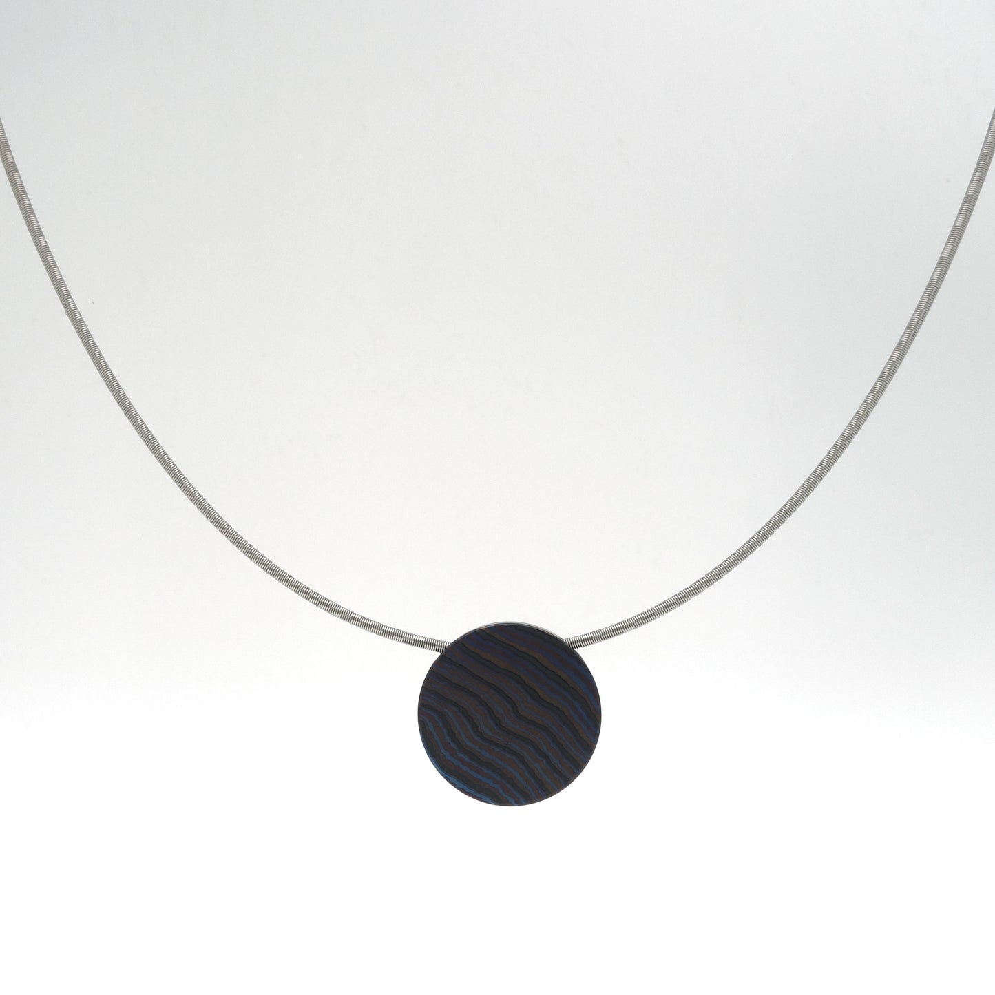 Damast Hanger | Donker blauw Titanium & Zwart Zirkonium