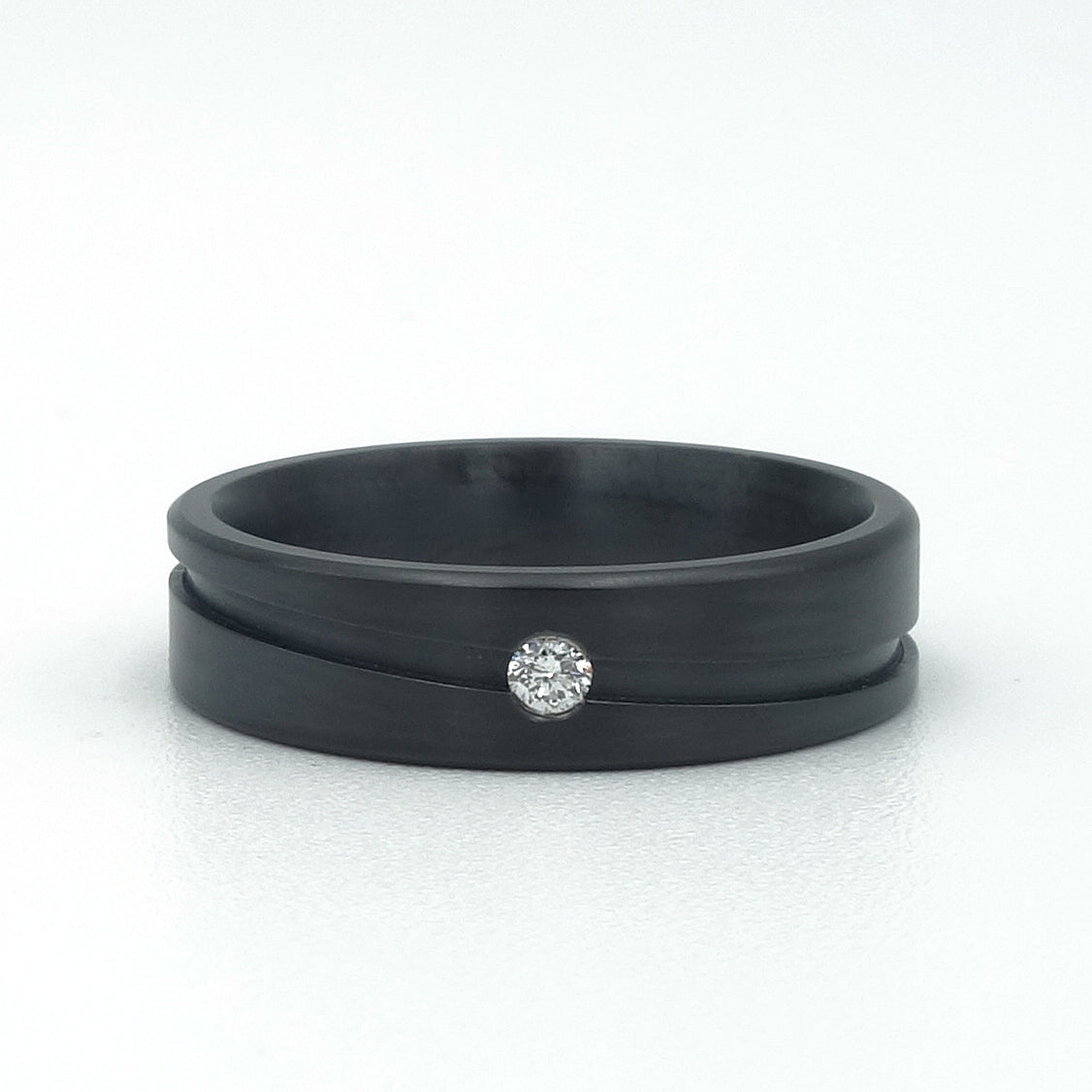 Diago zw/zw | Zirkonium zwart 5 mm met diamant