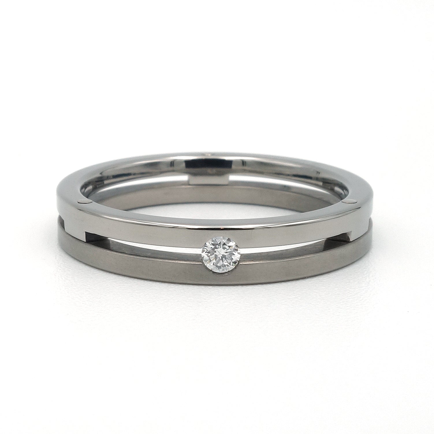 Palatto-ring van titanium Grade 5 met diamant – minimalistisch design met verfijnd fonkelend accent in hoogwaardig titanium.