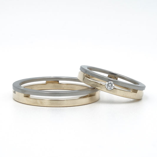 Twee ringen van titanium en geelgoud, damesring met 0.05ct diamant in optische spanzetting.