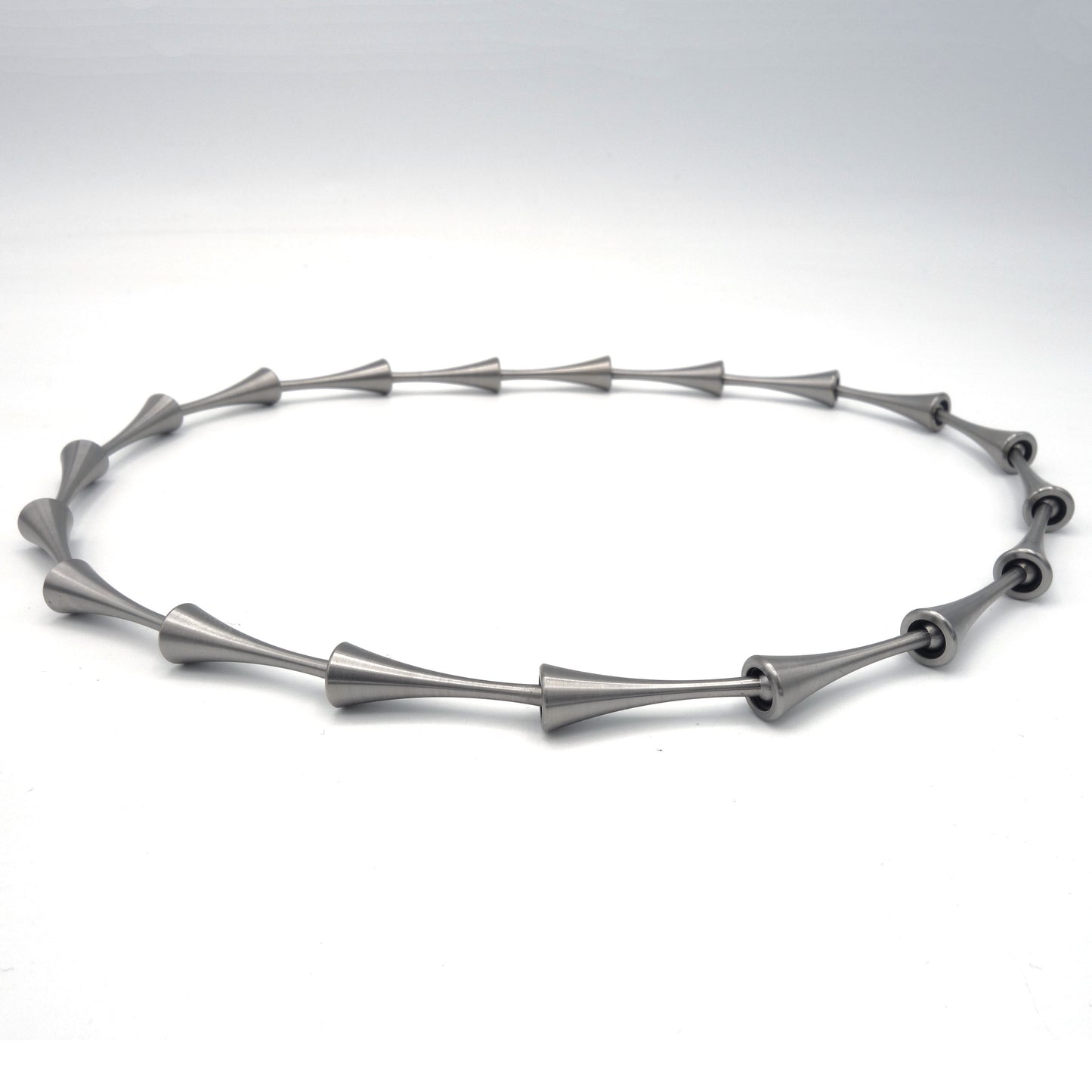 Titanium Pion-collier met 19 naturel schakels, modulair opgebouwd en in elkaar geklikt