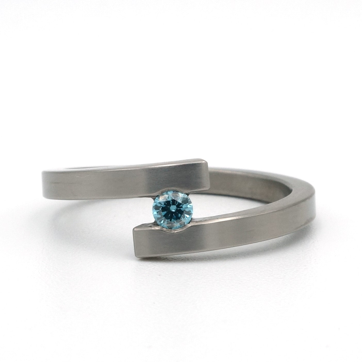 Helix | Titanium & Blauwe Diamant (Sky Blue, 0.10ct)
