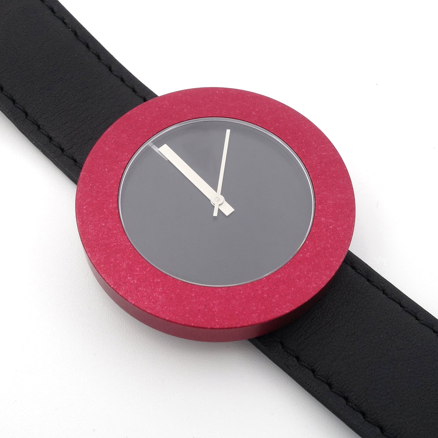 Design horloge Vignelli MV 40 XL met leren band, 40 mm kast en verwisselbare kleurringen in blauw, grijs en rood