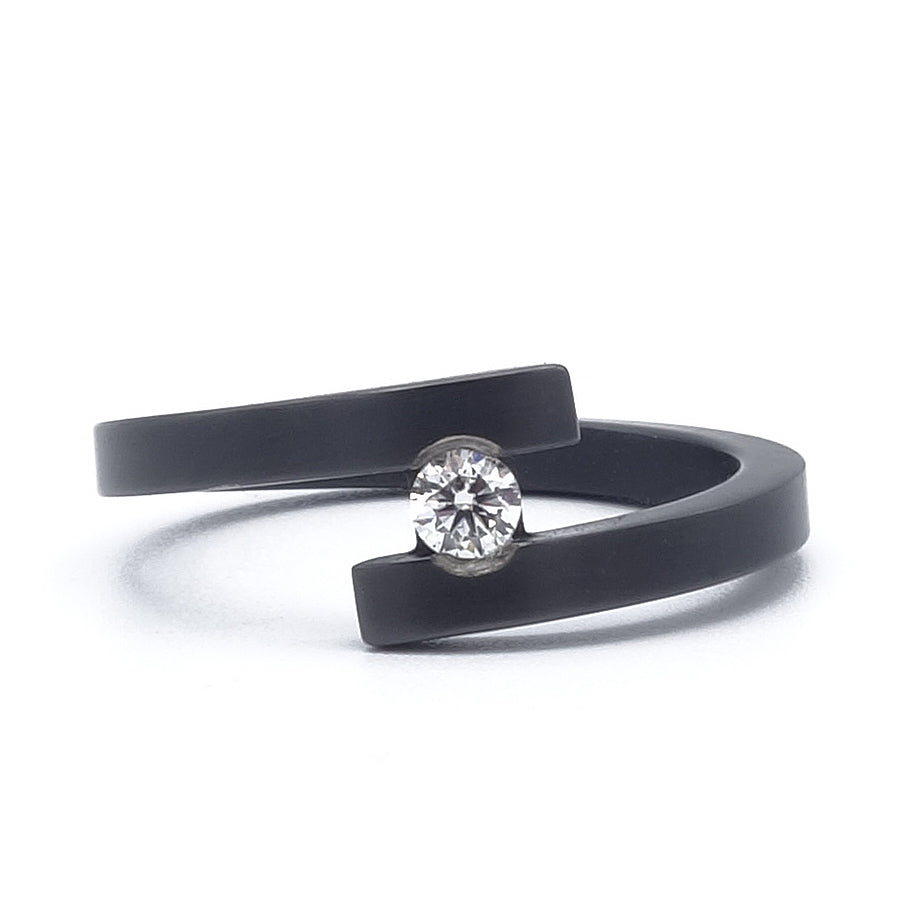 Zwarte zirkonium ring met open vorm en zwevende diamant van 0,10 ct – strak, modern en elegant.