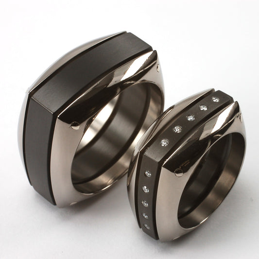 Vierkante trouwringen van zirkonium en edelstaal met witgouden klinknagels; damesring met twintig kleine diamanten