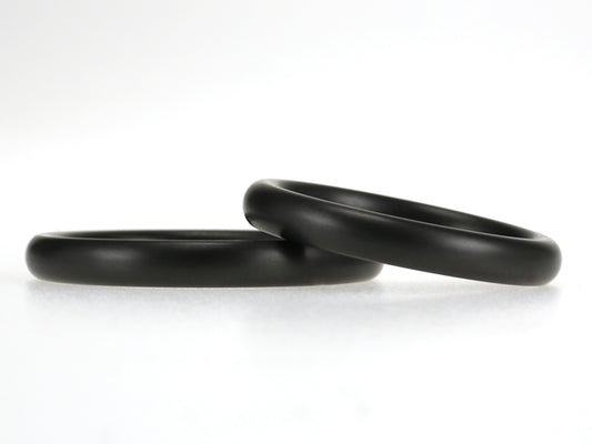 Black Oval smalle trouwring van zwart zirkonium, bol model, 3 mm breed.