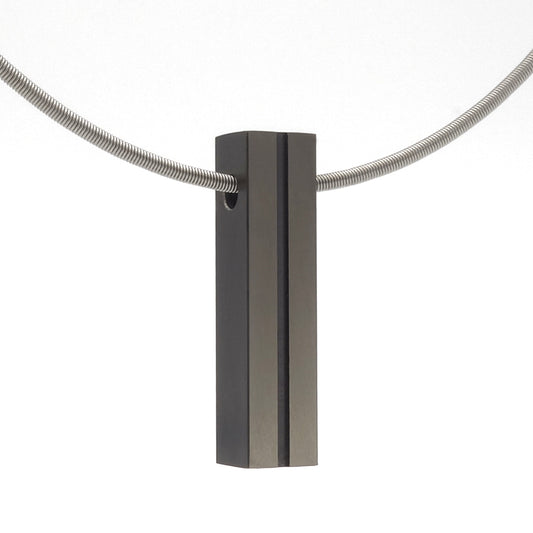 Blok Streep hanger van grijs en zwart zirkonium aan spang collier