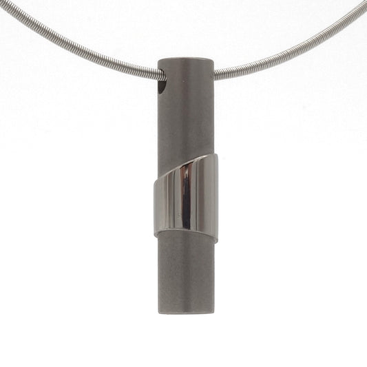 Brontes hanger van titanium Grade 5 met matte en glanzende afwerking