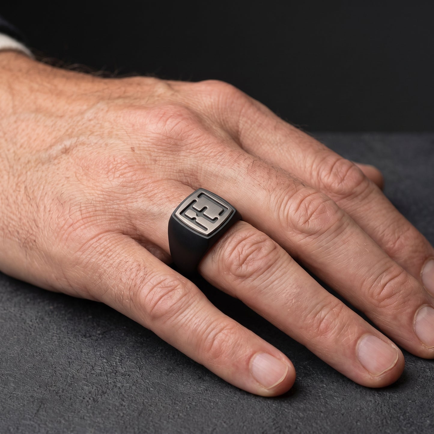 Zegelring Klassiek | Zirkonium met titanium inleg