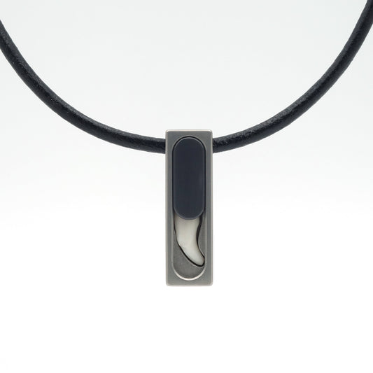 Hanger laten maken met tand van je hond of huisdier – maatwerk in titanium