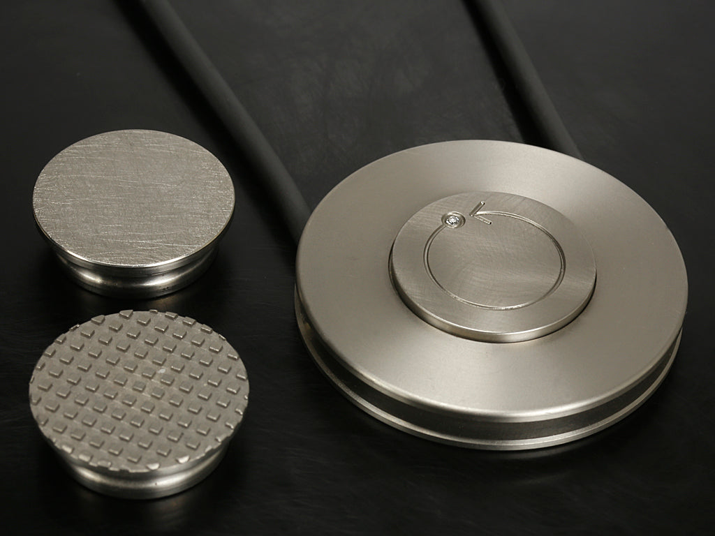 Wissel Xl hanger met verschillende wisseldelen en zwarte achtergrond