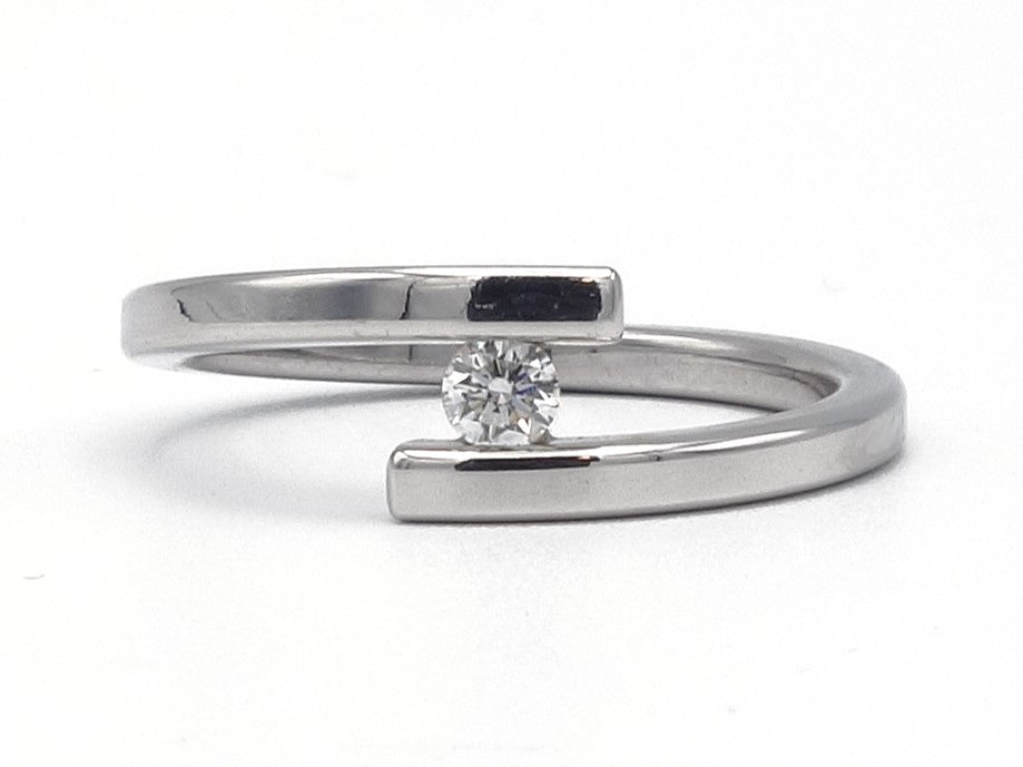 Witgouden Helix ring met diamant van 0.10ct