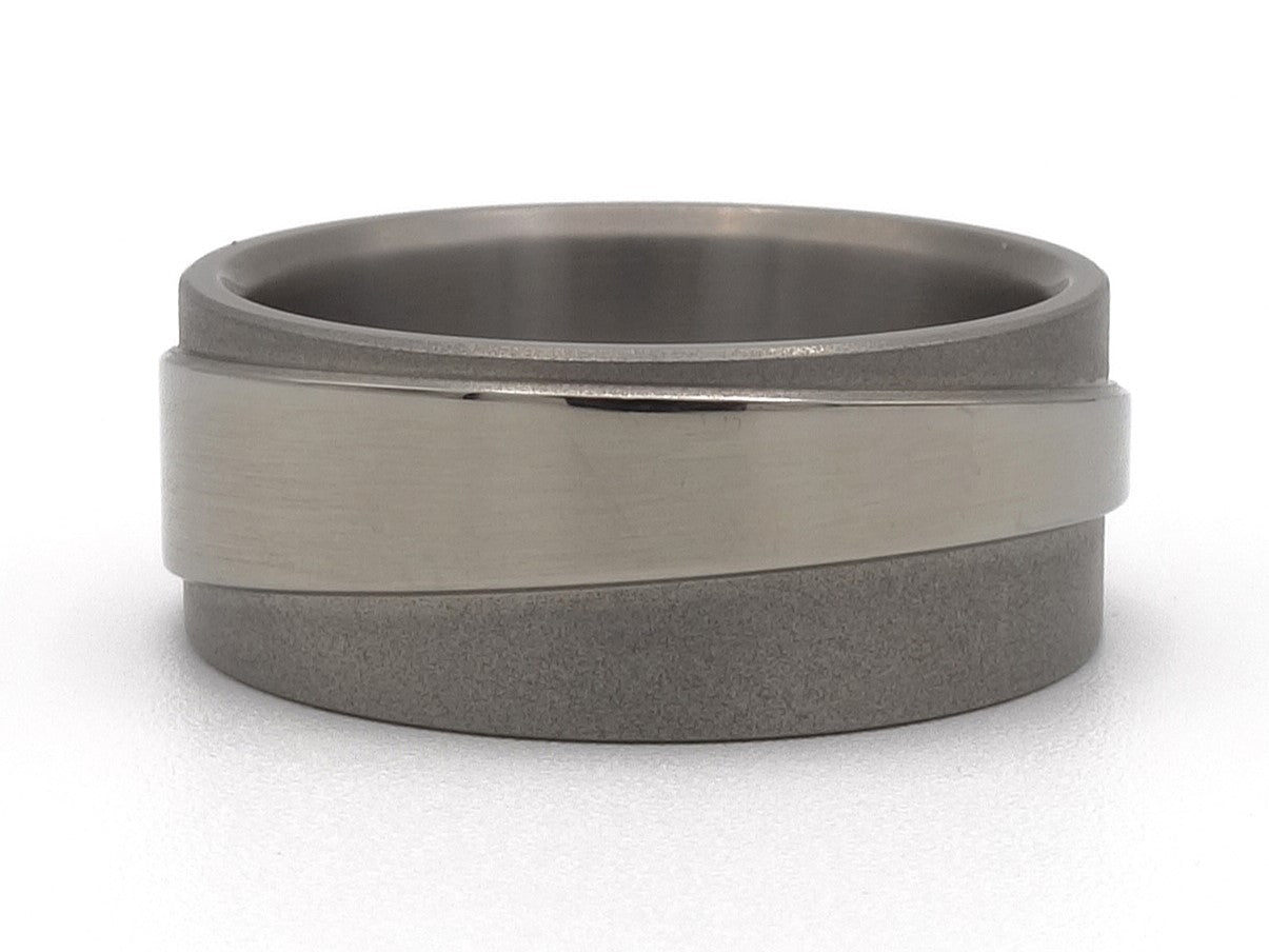Titanium Bibine ring met golf patroon
