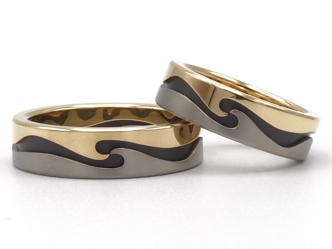 set supergolfringen uit de nauta collectie uit 3 delen middendeel zwart zirkonium buitendelen geelgoud en titnanium