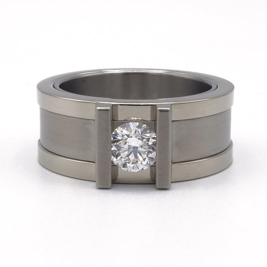 Moonlock ring van titanium en 14 karaat witgoud met een diamant van 0,50 ct.