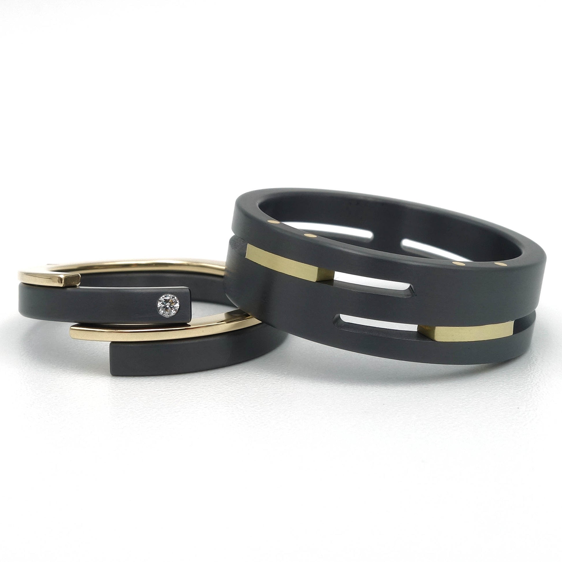 Adam en Eva ringen set in zwart zirkonium met 18 karaat geelgoud en diamant