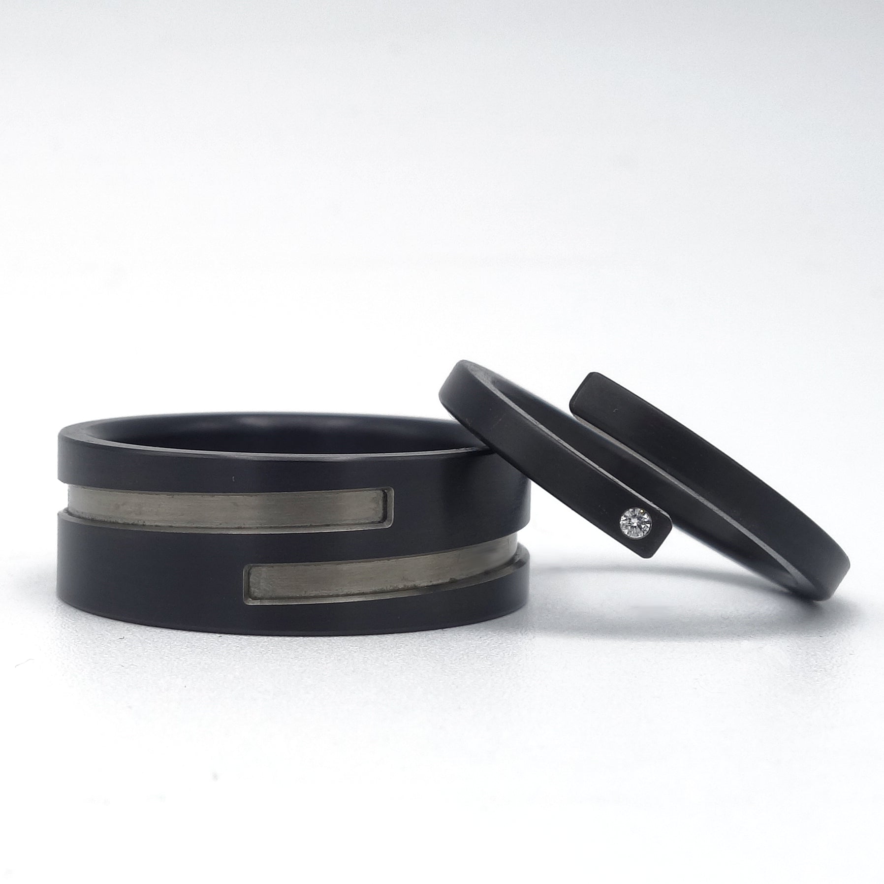 Trouwringenset Adam en Eva in zwart zirkonium met diamant