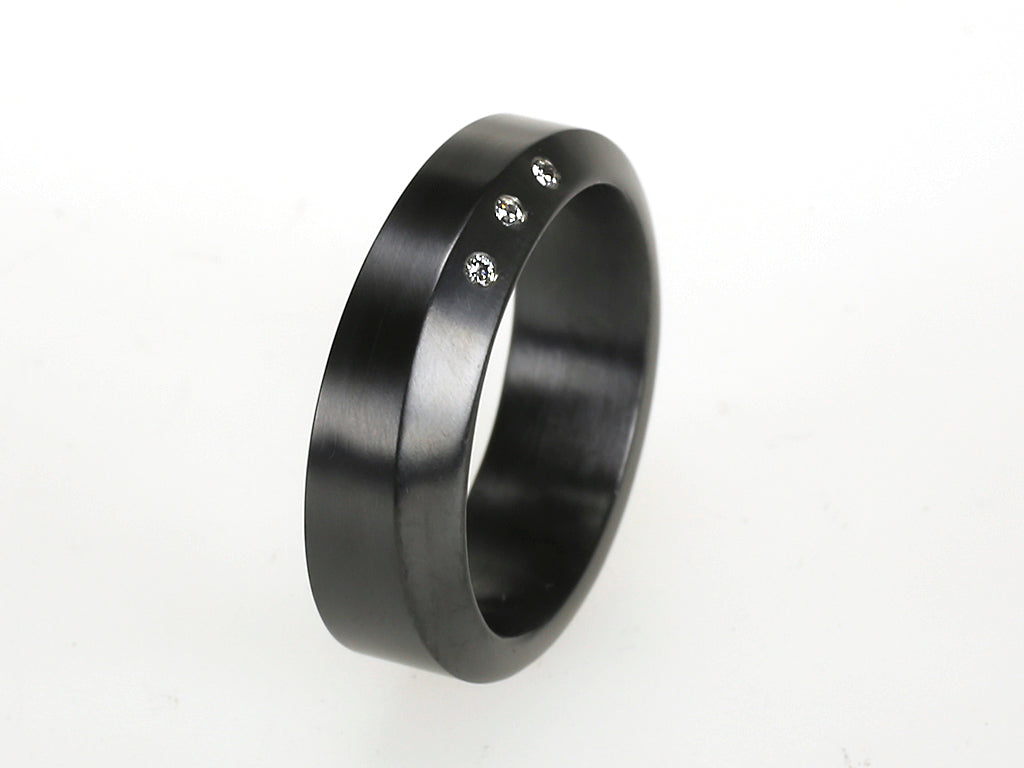 Bibine Nr3 | Zwart Zirkonium & 3 Diamanten