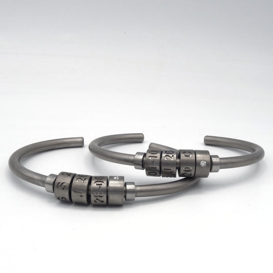 Titanium armband met vier graveerbare kralen en een diamant van 0.03ct