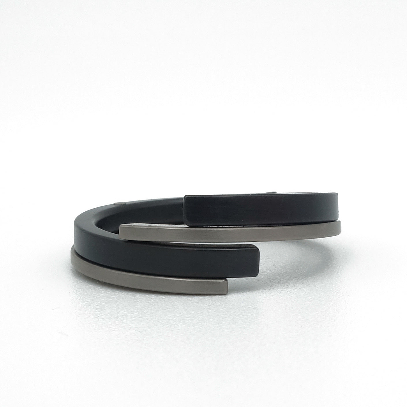 Eva Dubbel | zirkonium, titanium