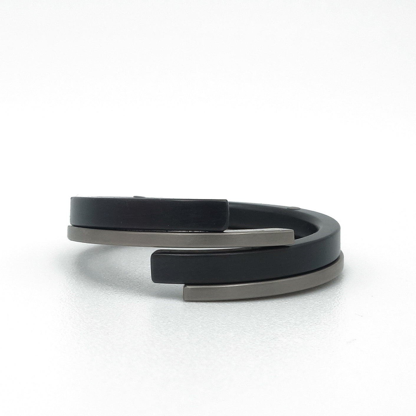 Eva Dubbel | zirkonium, titanium
