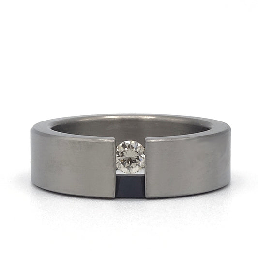 Femka ring van titanium en zwart zirkonium met 0,10 ct diamant