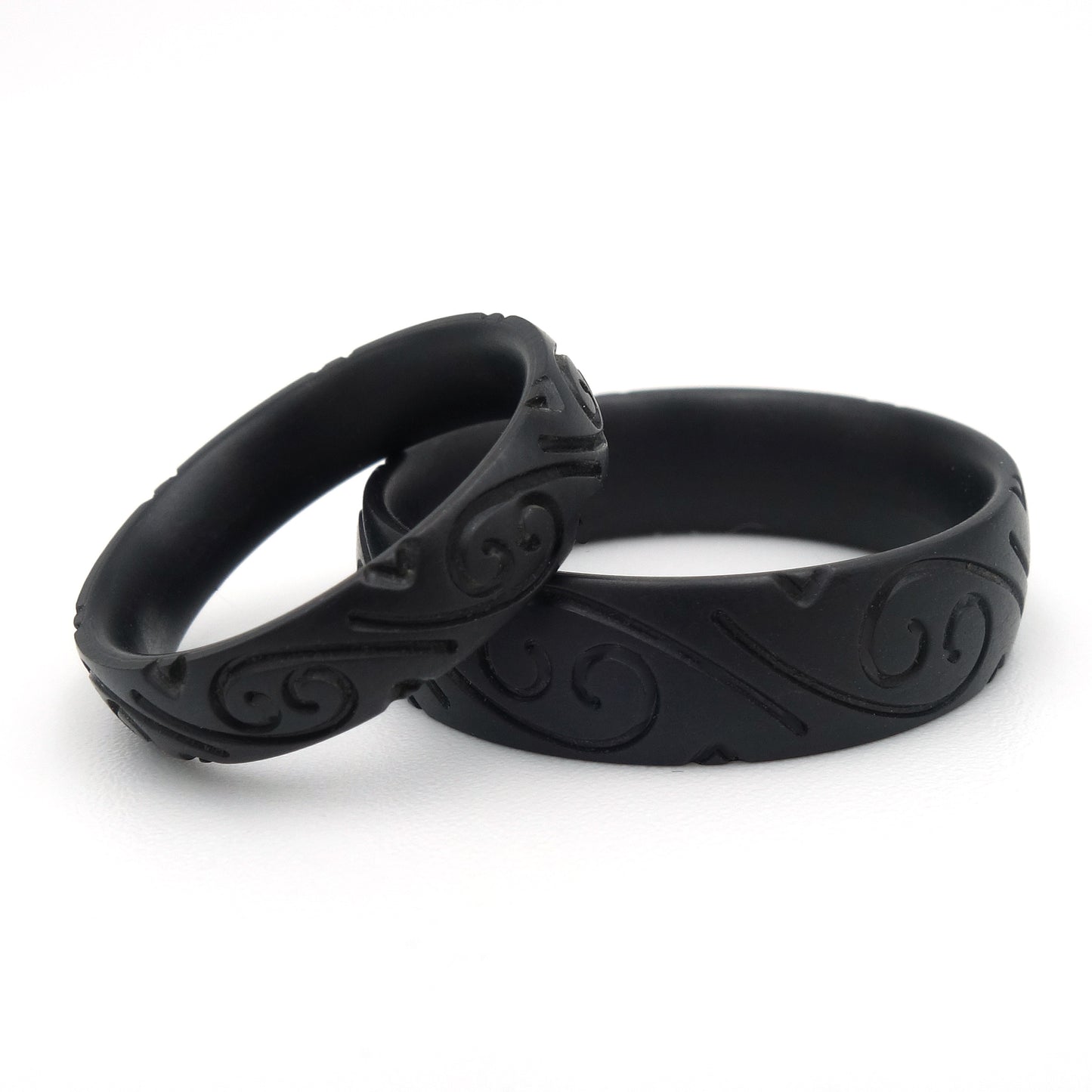 Zwarte zirkonium ring met ingegraveerd infinty patroon van Metal Art