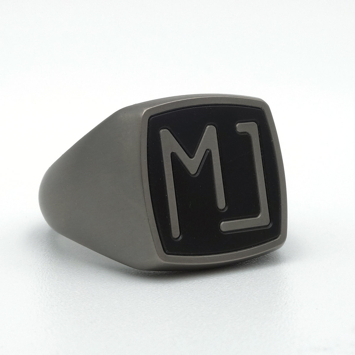 Zegelring Klassiek | Titanium met zirkonium inleg