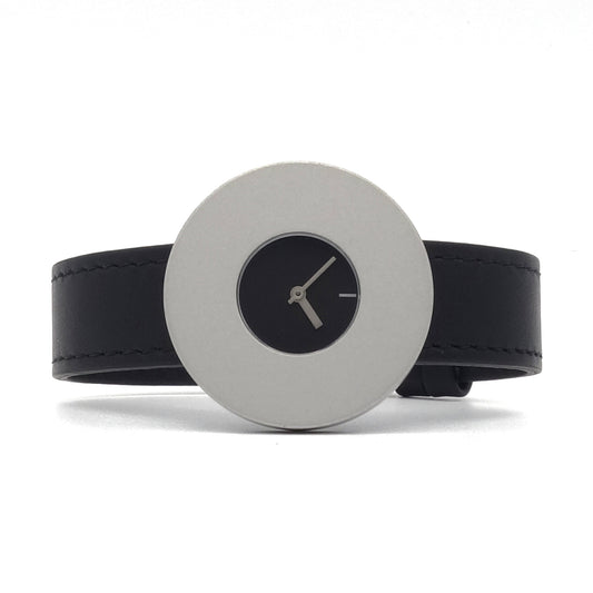 Design horloge Vignelli MV Dot Black met zwarte leren band, zwarte wijzerplaat en verwisselbare schroefbare kleurringen