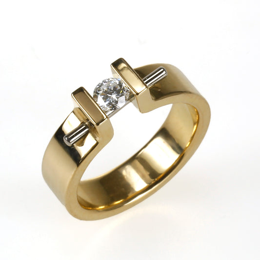 Moonrise ring van 18 karaat geelgoud met zwevend gezette briljant diamant