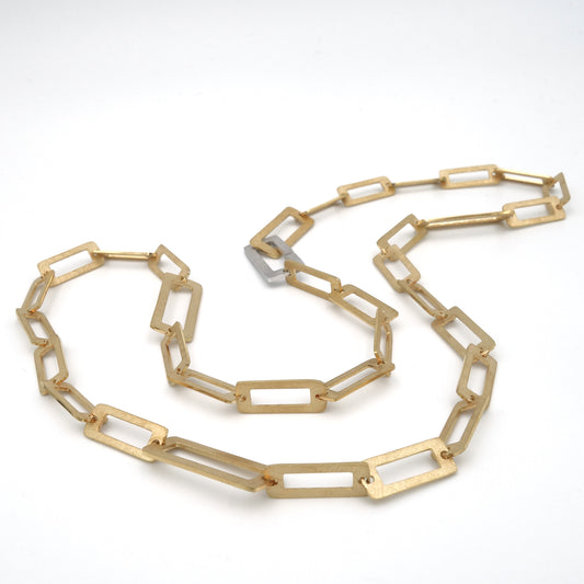 Quatro collier met rechthoekige open schakels in 18 karaat geelgoud en witgoud van 45 cm