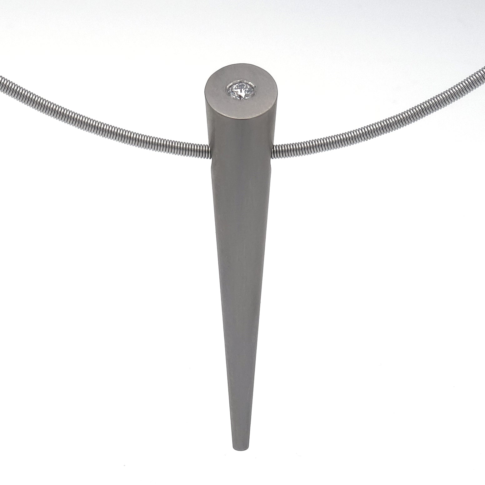 Titanium Istap hanger met 0.05 ct diamant aan spang collier
