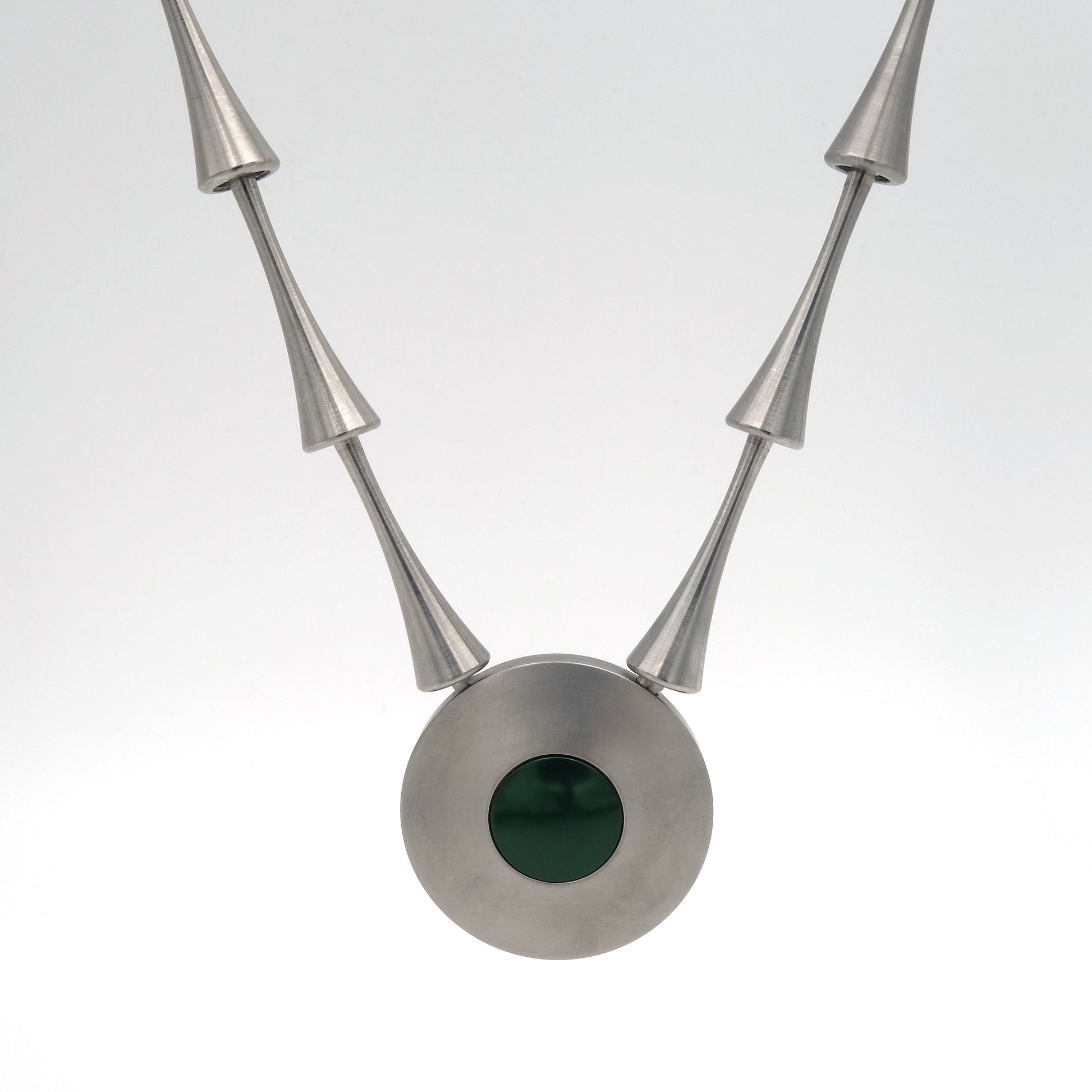 Titanium design collier De Wisp met ronde hanger en sculpturale ketting