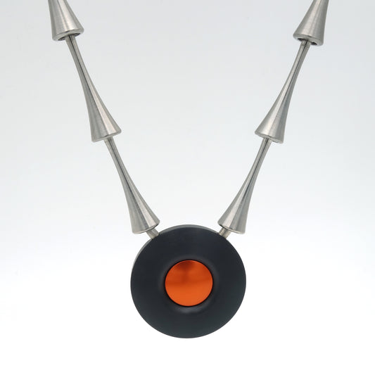 Titanium design collier De Wisp met ronde hanger en sculpturale ketting