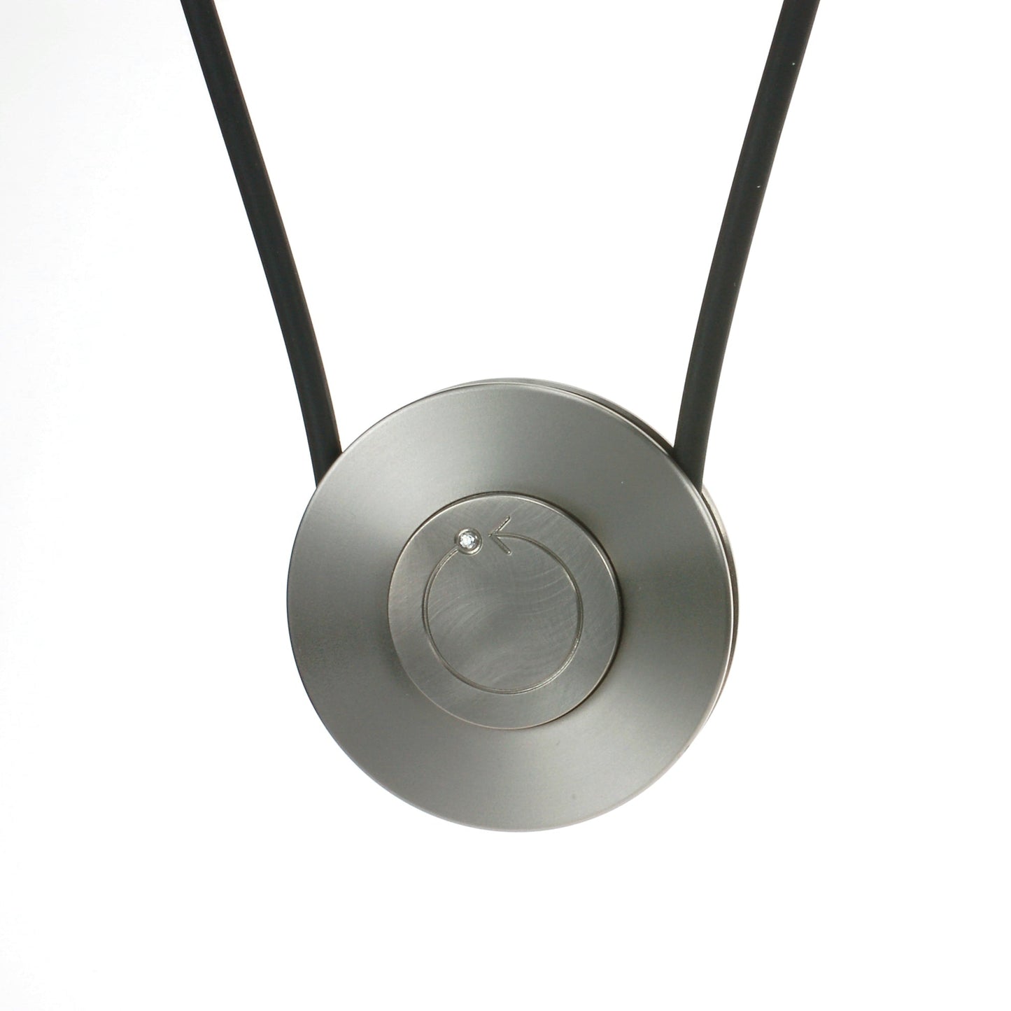 de Wissel XL met zirconium hart met een witte diamant