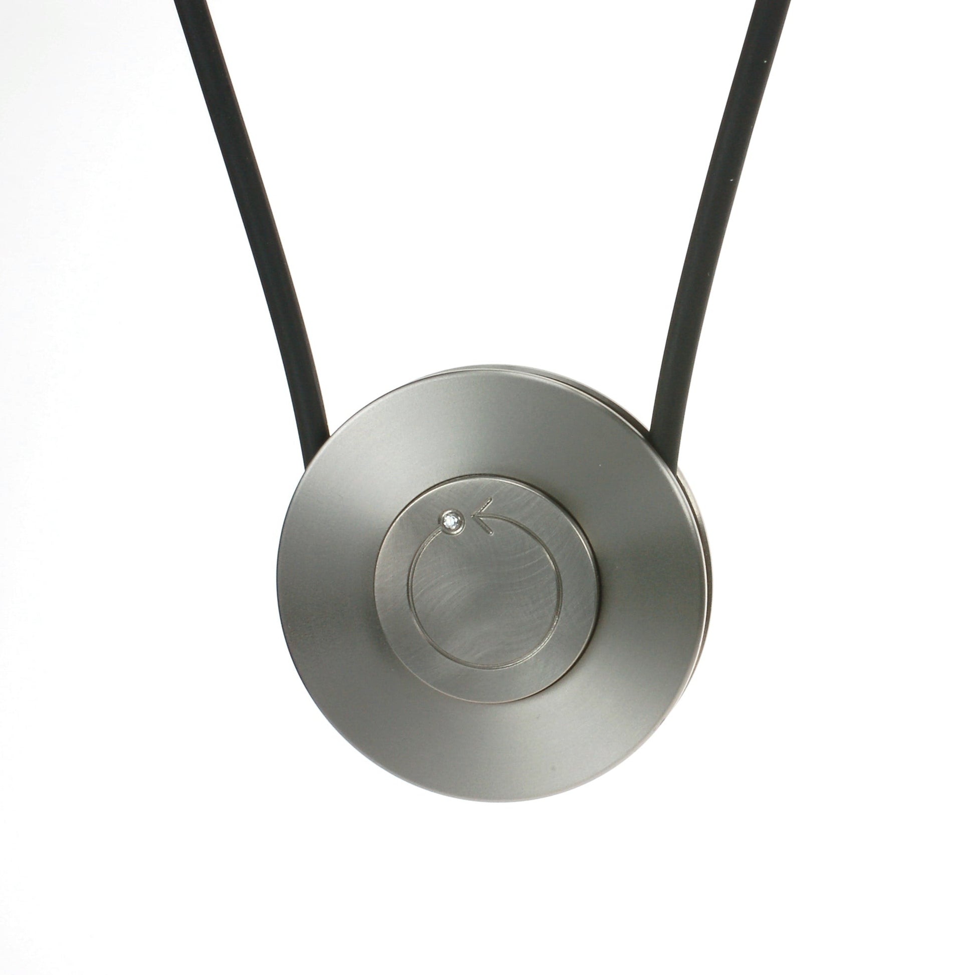 de Wissel XL met zirconium hart met een witte diamant