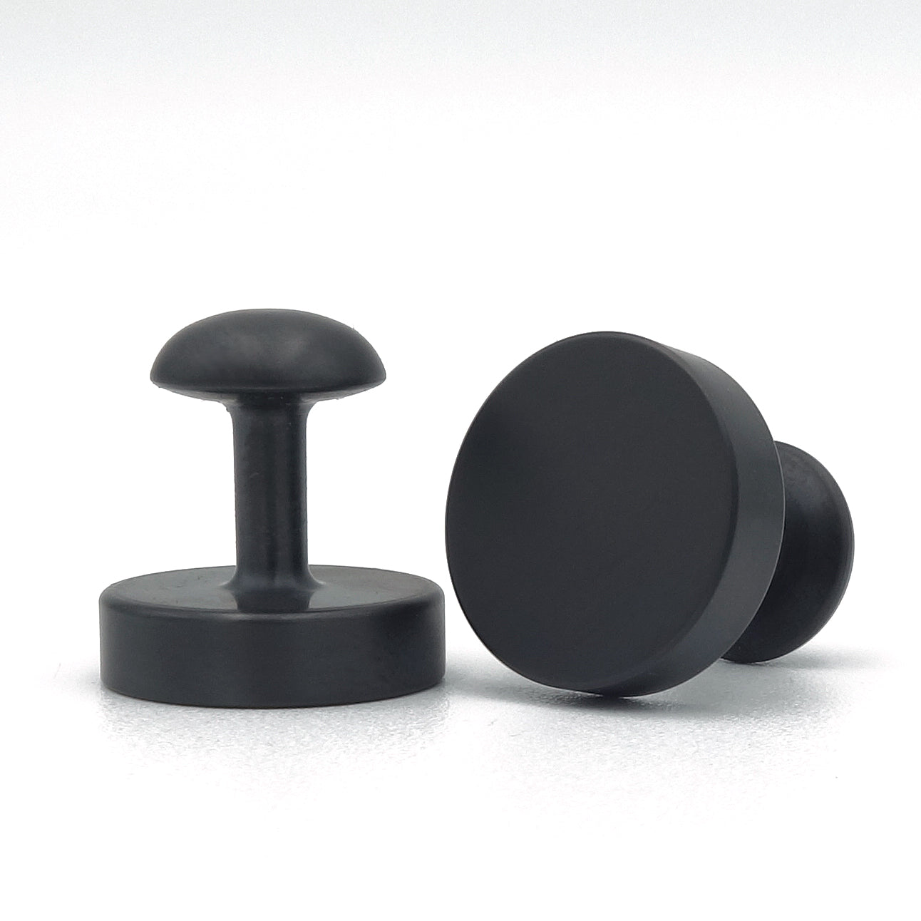 Minimalistische zwarte manchetknopen van zirkonium met glad oppervlak en vaste sluiting