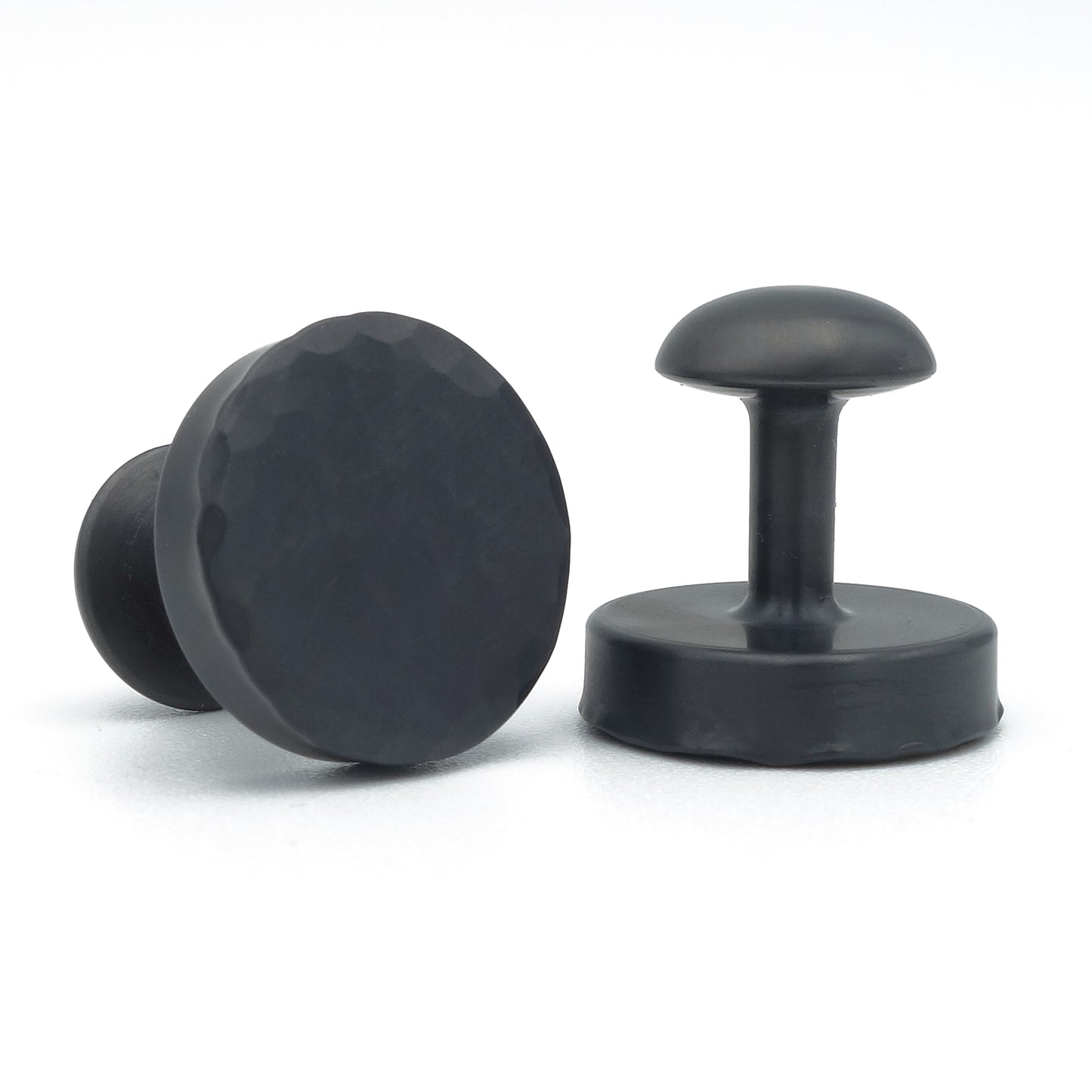 Zwarte manchetknopen van zirkonium met hamerslagstructuur en vaste sluiting