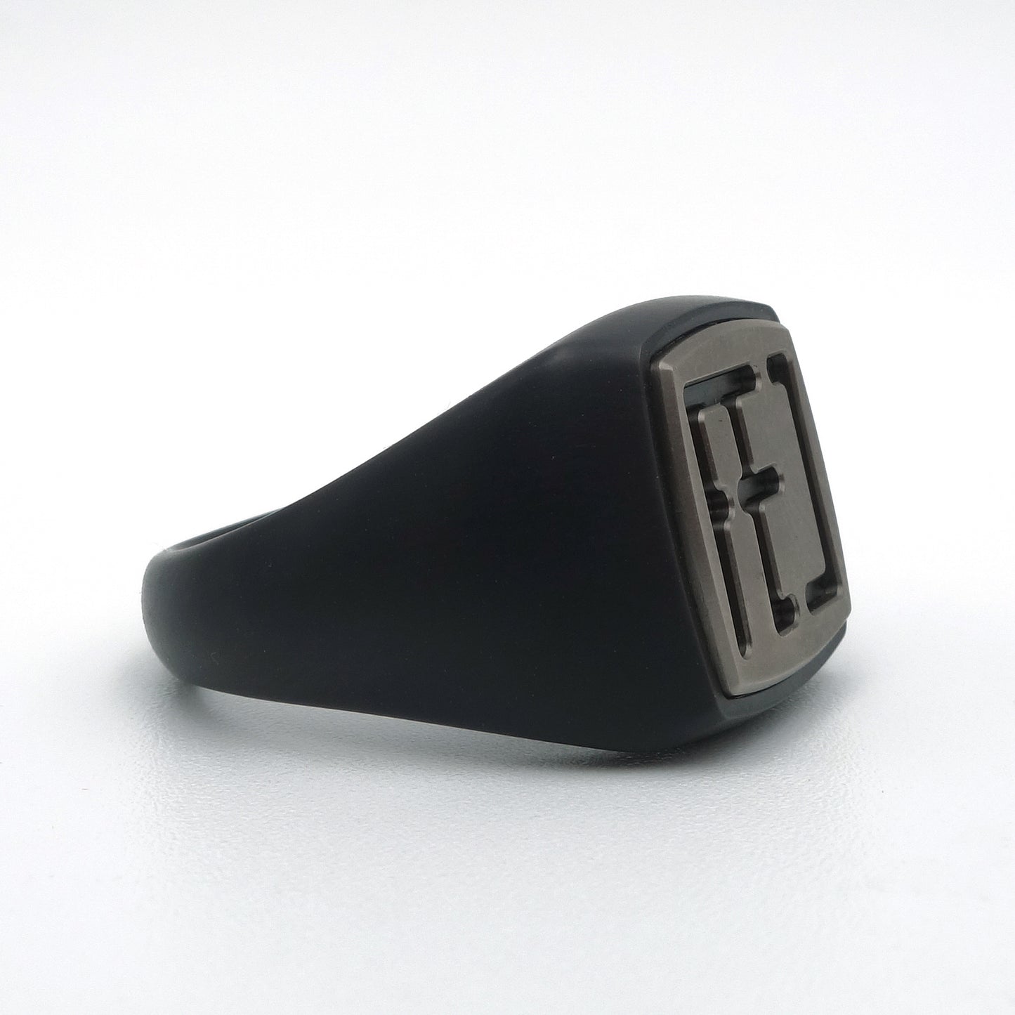 Zegelring Klassiek | Zirkonium met titanium inleg