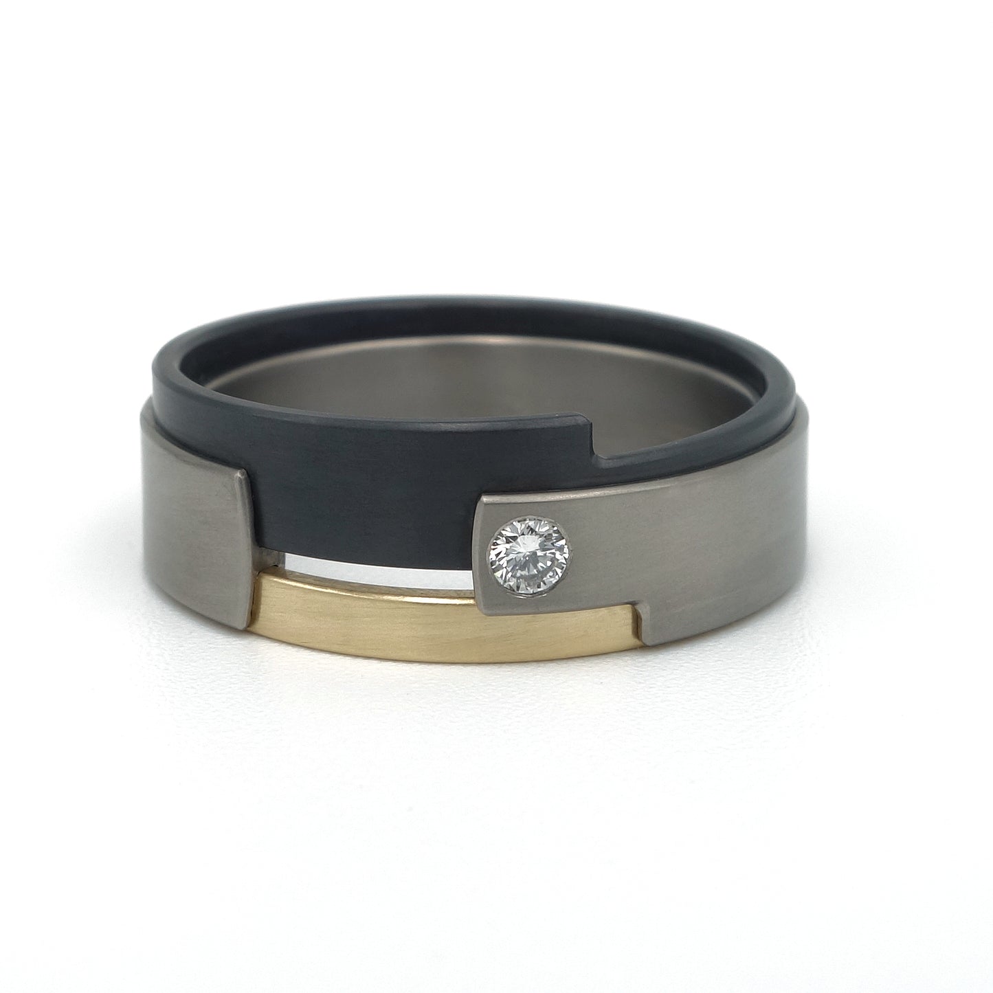 Aquila | Titanium, Zirkonium & Geelgoud