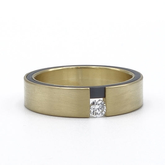 Herinneringsring Femka van 18kr geelgoud en zwart zirkonium met diamant in spanzetting